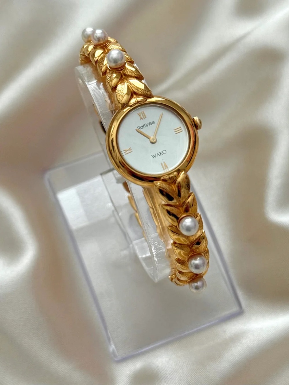 AUTHENTIC VINTAGE WAKO RAFFINÉE MOTHER-OF-PEARL WATCH - Picture 3 of 10